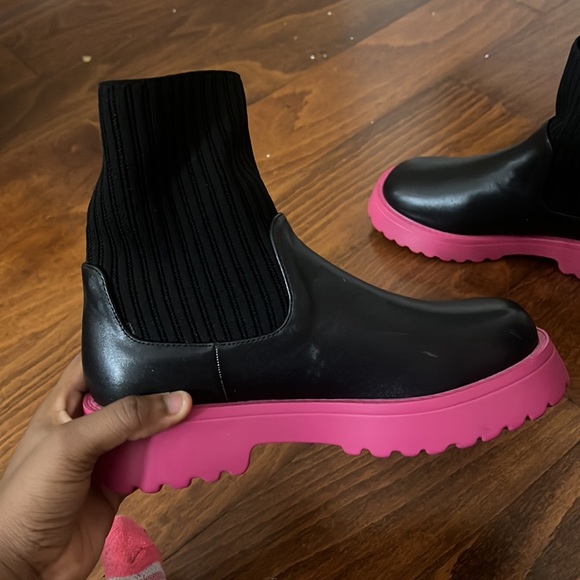 CUCCOO Trending Slip On Sock Boots - Picture 3 of 3